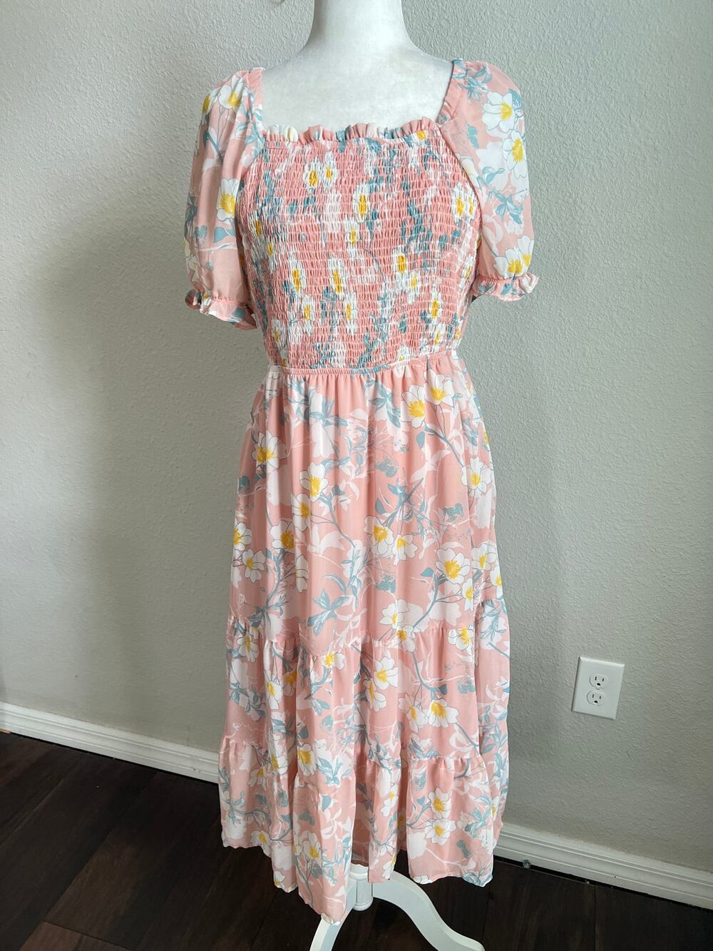 Hayden LA Pink Floral Smocked Chiffon Midi Dress Women's M Puff Sleeve NEW